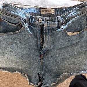 Abercrombie 90s high rise cut off relaxed jean shorts